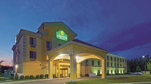 La Quinta Inn & Suites by Wyndham Richmond - Kings Dominion | 16280 International St, Doswell, VA 23047, USA | Phone: (804) 876-6900