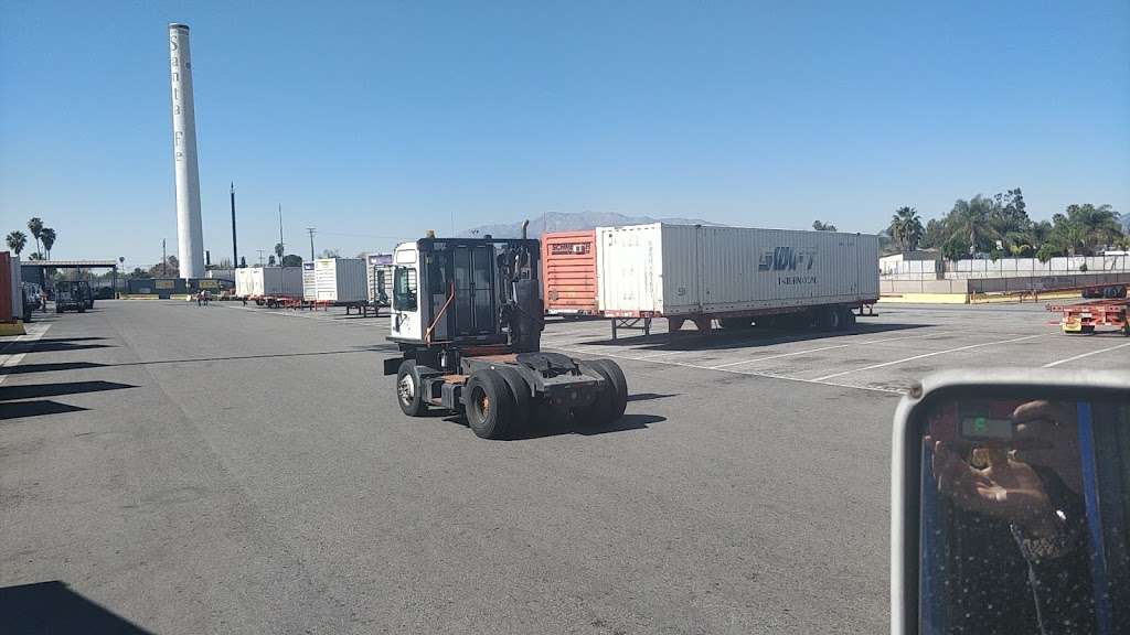 B.N.S.F. Intermodal Yard | 1535 W 4th St, San Bernardino, CA 92410, USA | Phone: (800) 795-2673