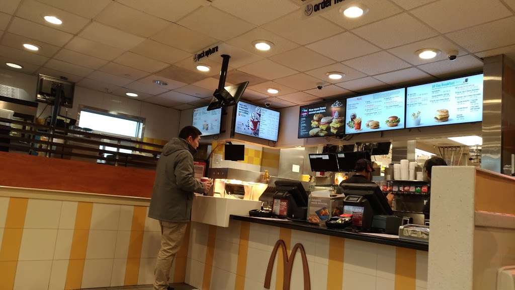 McDonalds | 13811 20th Ave, College Point, NY 11356 | Phone: (718) 358-1177