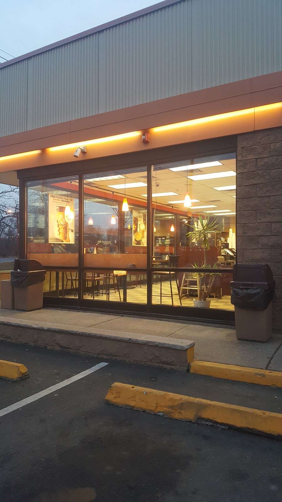 Dunkin | 39 E 33rd St, Paterson, NJ 07514, USA | Phone: (973) 910-5701