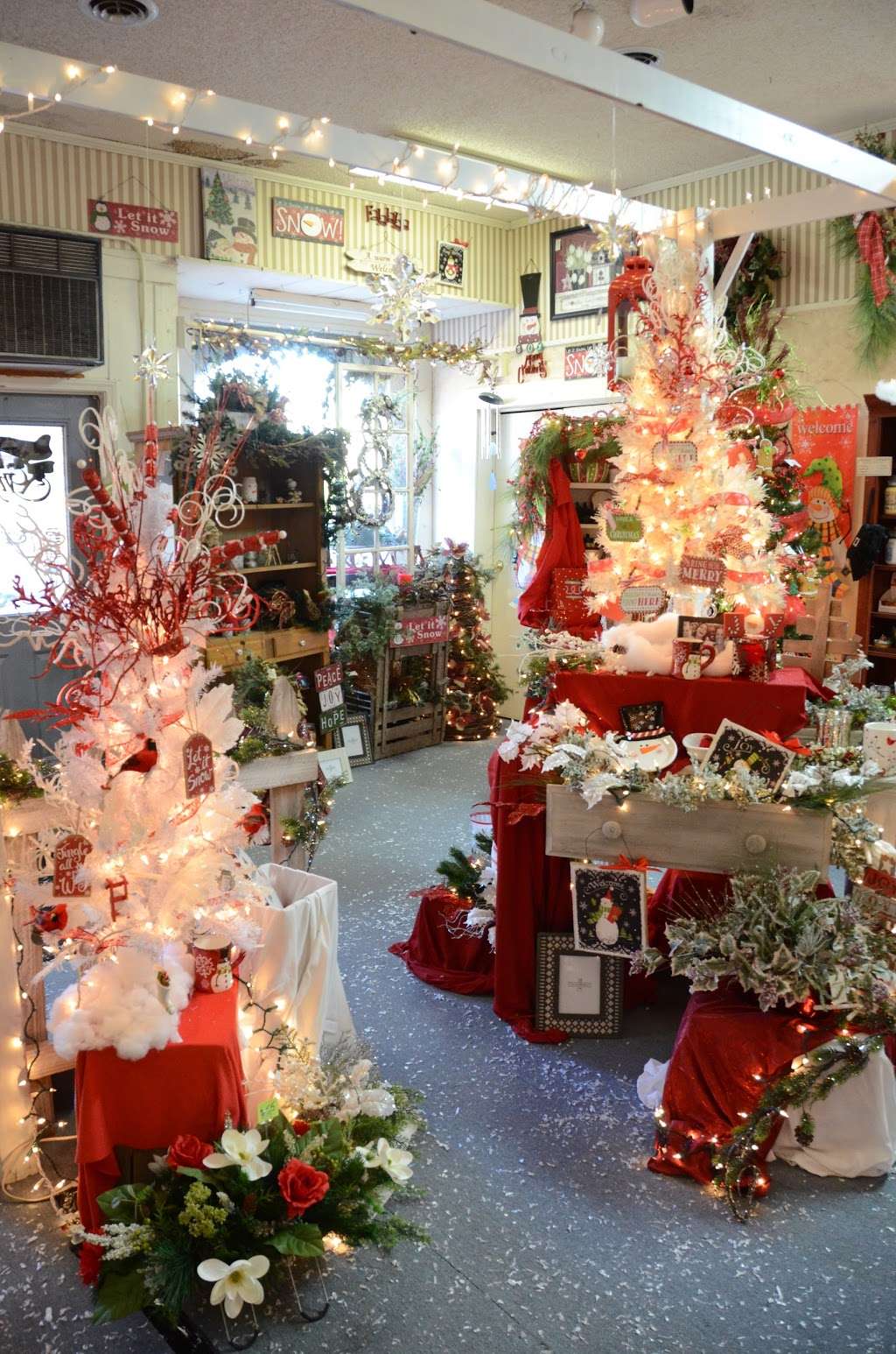 Country Color Floral & Gifts | 104 S Bill St, Francesville, IN 47946 | Phone: (219) 567-9517