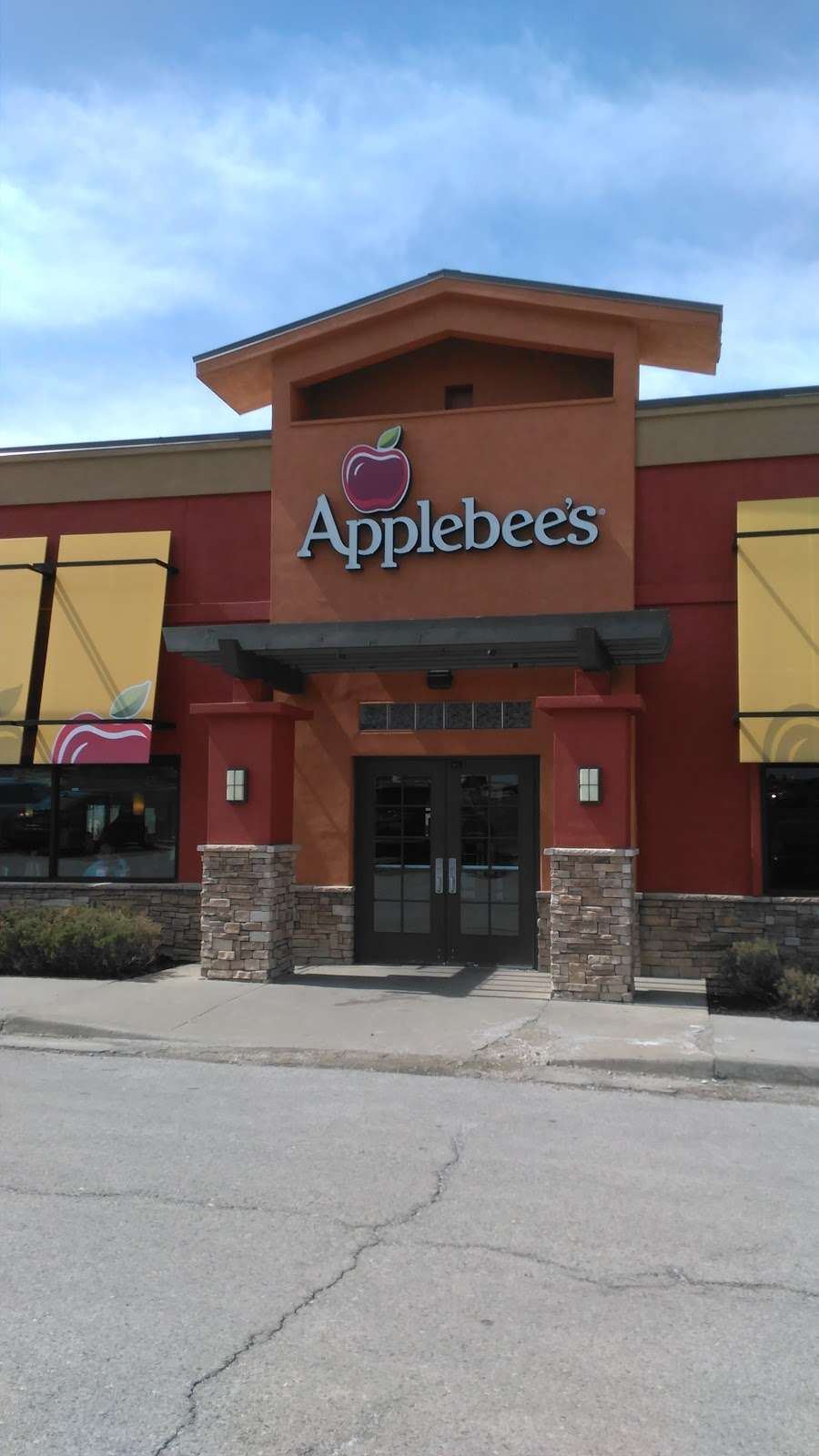 Applebees Grill + Bar | 2301 Vintage Ct, Excelsior Springs, MO 64024, USA | Phone: (816) 637-2498
