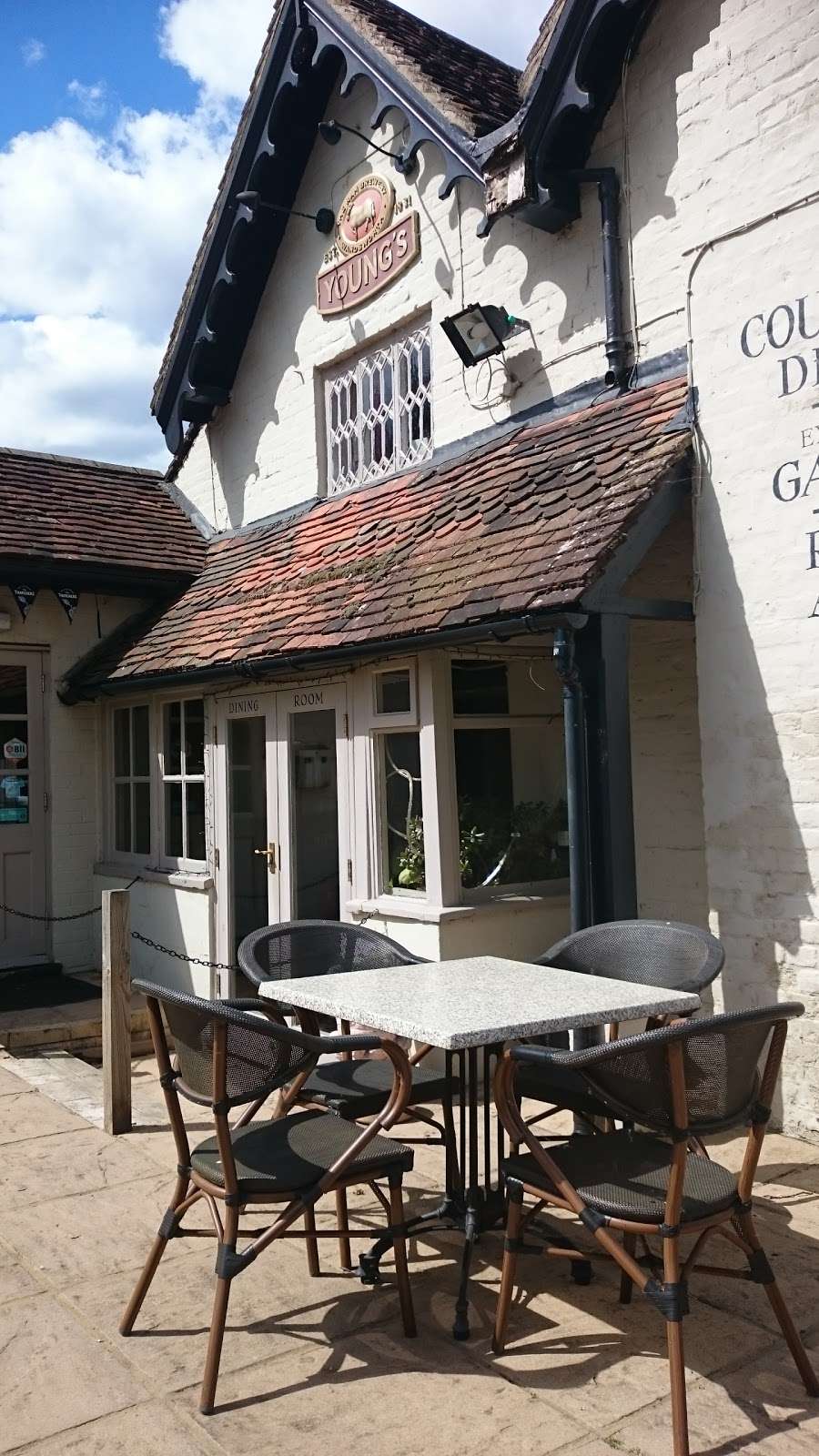 The Royal Oak | Royal Oak, Chart Lane South,, Stonebridge,, North Holmwood, Dorking RH5 4DJ, UK | Phone: 01306 885420