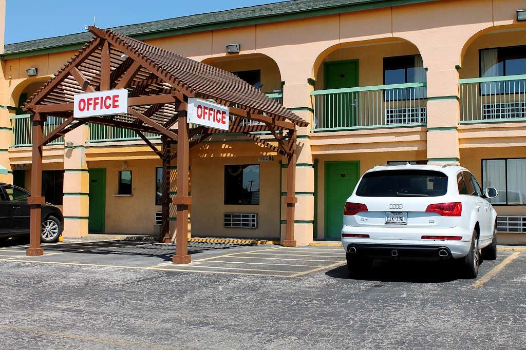 Americas Best Value Inn - AT&T Center | 3645 N PanAm Expy, San Antonio, TX 78219, USA | Phone: (210) 223-0001