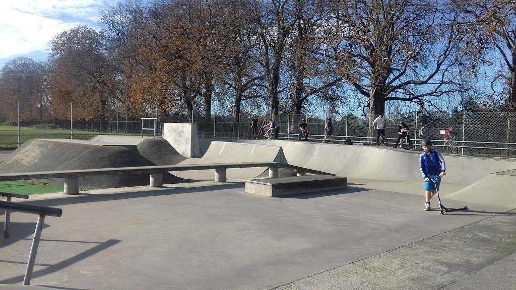 Kingsfield Concrete Skatepark | Church Grove, Hampton Wick, Kingston upon Thames KT1 4ET, UK | Phone: 020 8943 1971