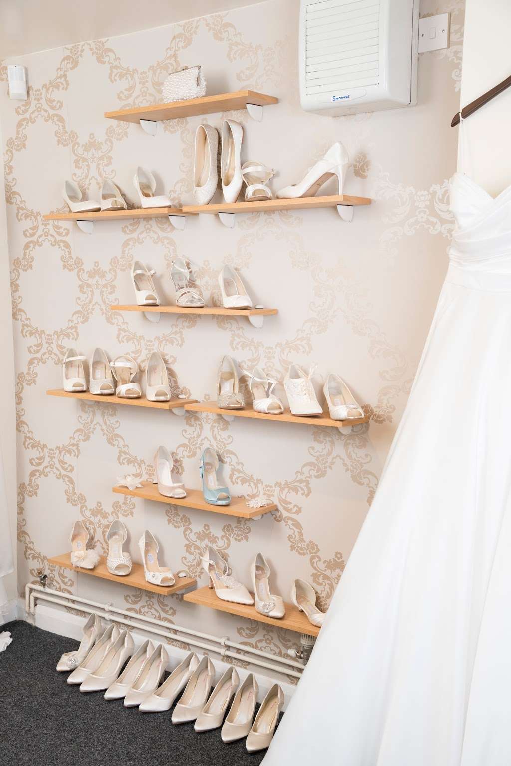 Hayley Elizabeth Bridal | 1 Farnborough Way, A21, Orpington BR6 7DH, UK | Phone: 01689 882704