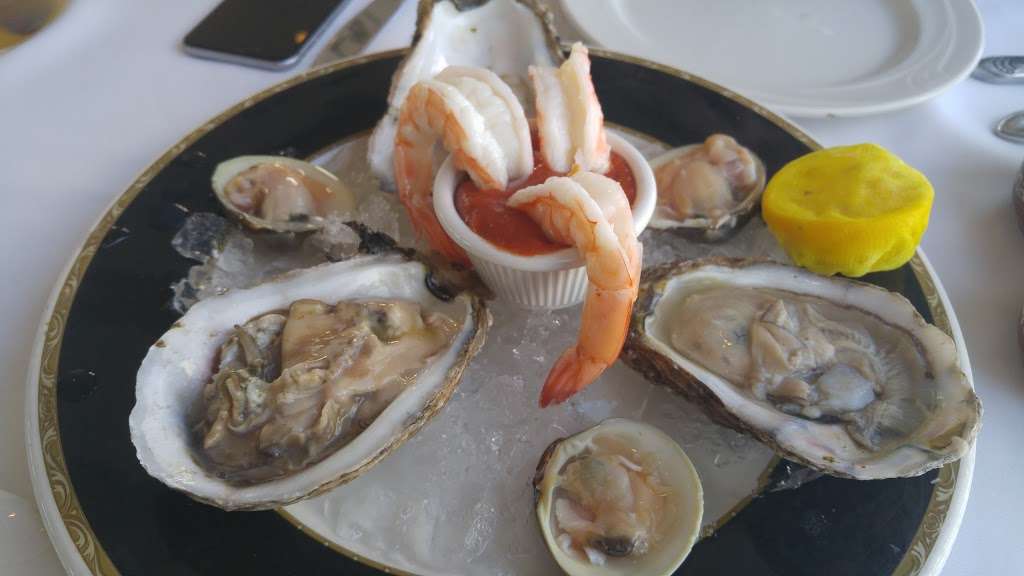 Pier 95 Restaurant Marina | 95 Hudson Ave, Freeport, NY 11520, USA | Phone: (516) 379-9898