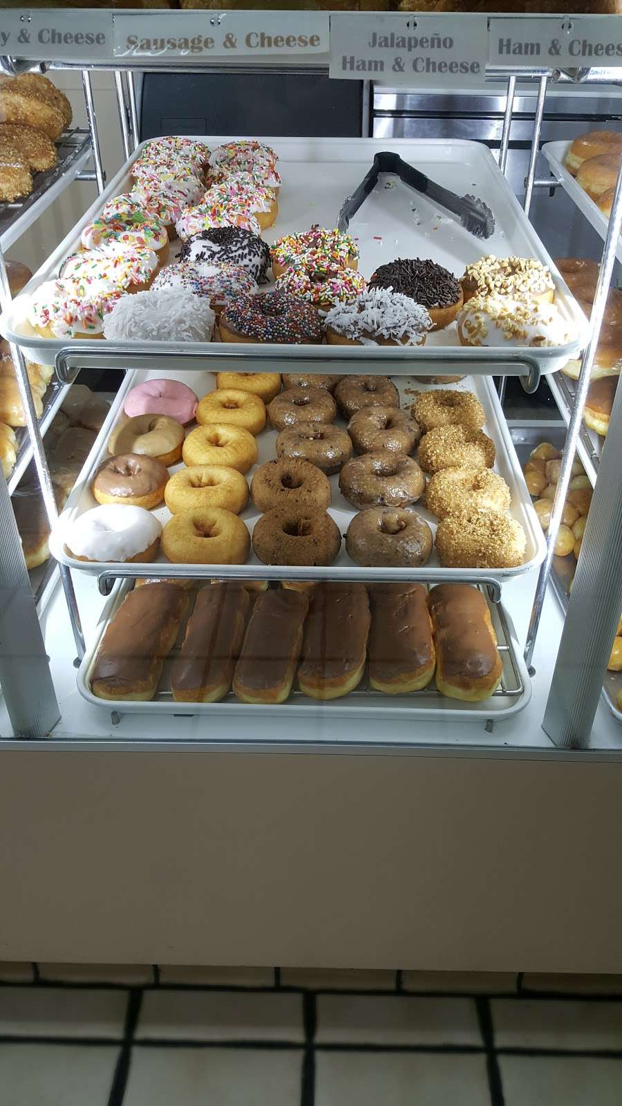 Deys Doughnuts & Croissants | 1190 N Studebaker Rd unit c, Long Beach, CA 90815, USA | Phone: (562) 430-2877