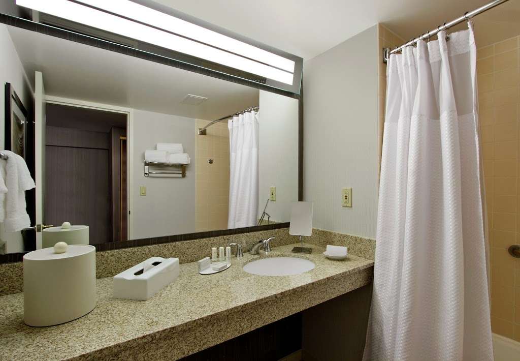 Courtyard by Marriott Lyndhurst Meadowlands | 1 Polito Ave, Lyndhurst, NJ 07071, USA | Phone: (201) 896-6666