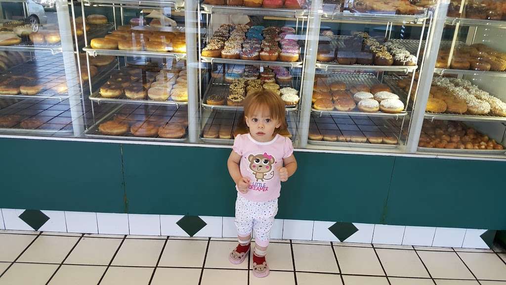 Kristys Donuts & Sandwiches | 1264 Border Ave, Corona, CA 92882, USA | Phone: (951) 737-2730