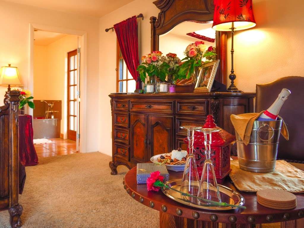 Topanga Canyon Inn Bed and Breakfast | 20310 Callon Dr, Topanga, CA 90290 | Phone: (310) 570-3791