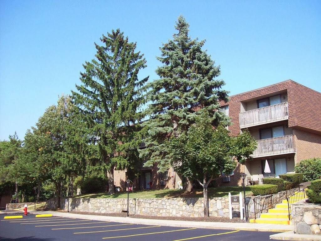 Bainbridge Apartments | 363 Simmonsville Ave, Johnston, RI 02919, USA | Phone: (401) 946-3010