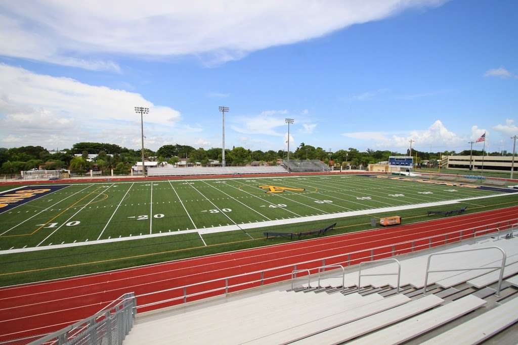 St.Thomas Aquinas High School | 2801 SW 12th St, Fort Lauderdale, FL 33312, USA | Phone: (954) 581-0700