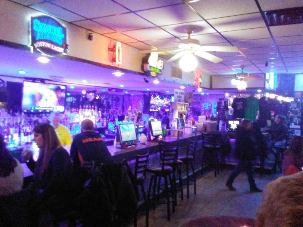 Coins Sports Bar | 1714 52nd St, Kenosha, WI 53140, USA | Phone: (262) 652-5028