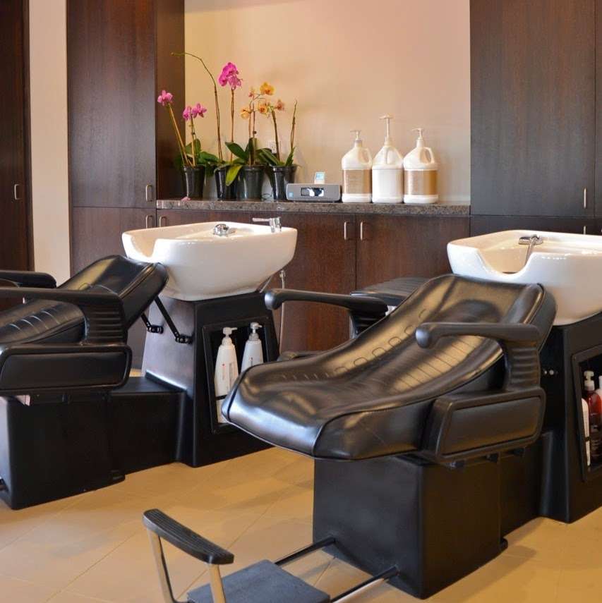Oceanne Salon and Day Spa | 29169 Heathercliff Rd #220, Malibu, CA 90265, USA | Phone: (310) 457-5262