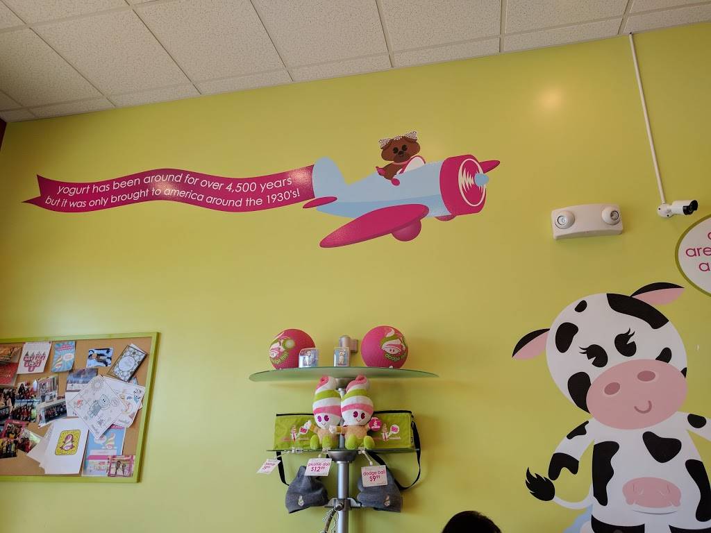 Menchies Frozen Yogurt | 6611 N Riverside Dr #101, Fresno, CA 93722, USA | Phone: (559) 277-0277