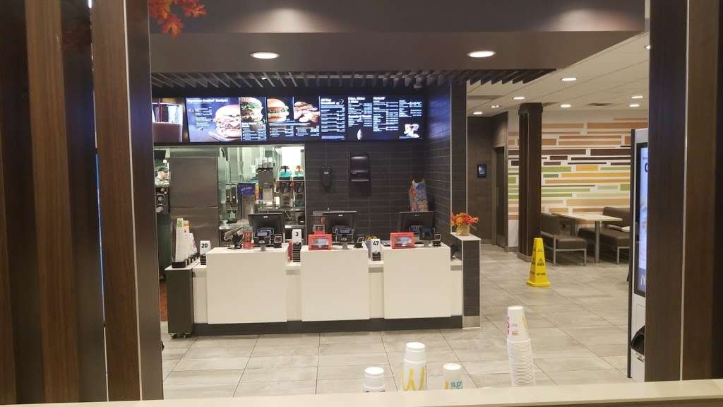 McDonalds | 6101 Cambridge Way, Plainfield, IN 46168, USA | Phone: (317) 839-1241