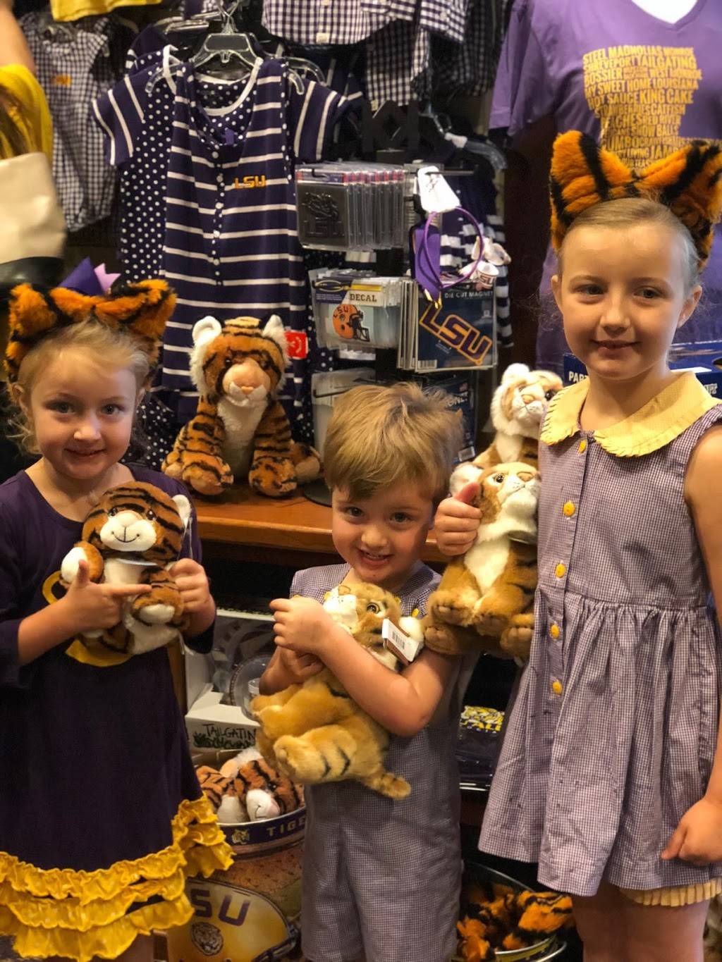 LSU Alumni Gift Shop | 3848 W Lakeshore Dr, Baton Rouge, LA 70808, USA | Phone: (225) 383-0241