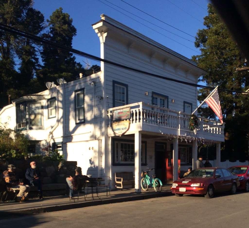 Smileys Schooner Saloon & Hotel | 41 Wharf Rd, Bolinas, CA 94924 | Phone: (415) 868-1311