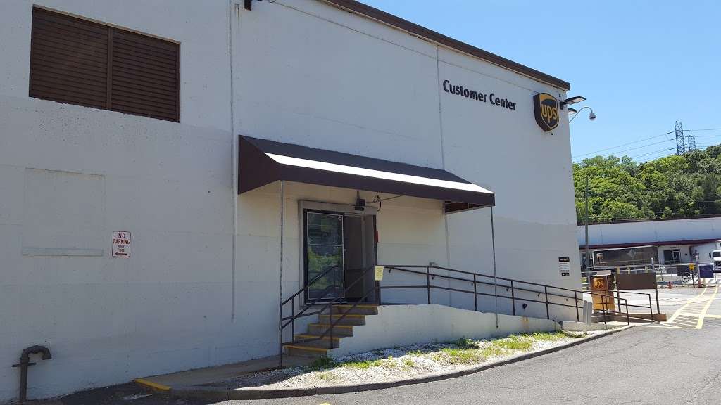 UPS Customer Center | 3 Warehouse Ln, Elmsford, NY 10523, USA | Phone: (800) 742-5877