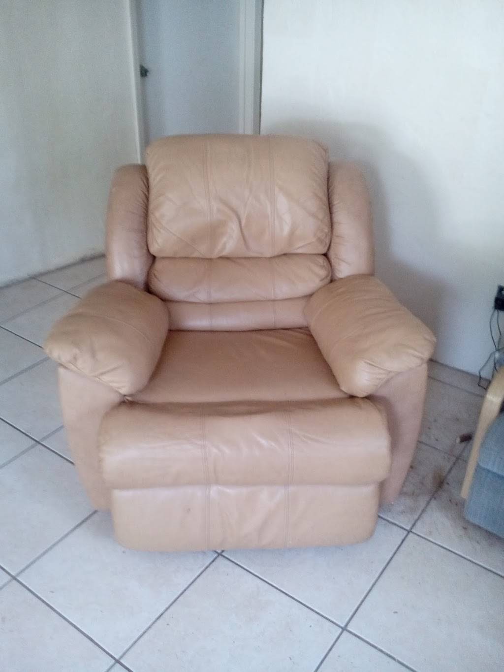 Consignment House Inc | 3201 28th St N, St. Petersburg, FL 33713, USA | Phone: (727) 527-6301