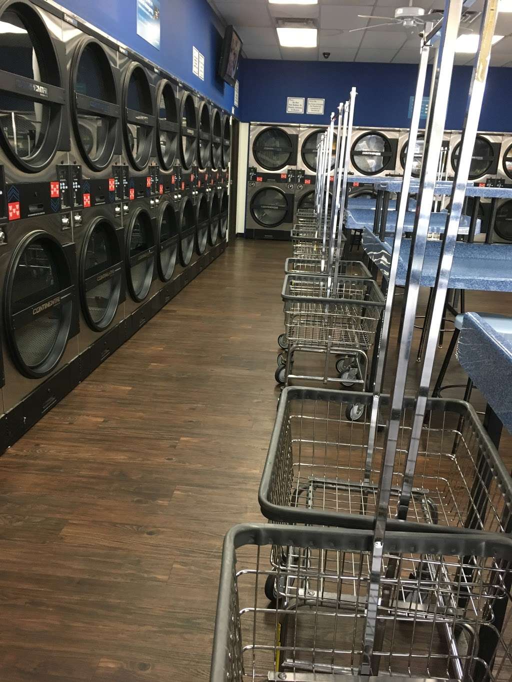 Lavanderia/Laundromat | 15105 Lakewood Blvd, Paramount, CA 90723 | Phone: (949) 464-8177