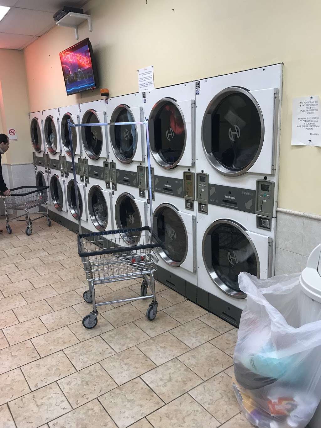 Spin City Laundromat | 1 S Main St #11, Lodi, NJ 07644 | Phone: (973) 473-6111