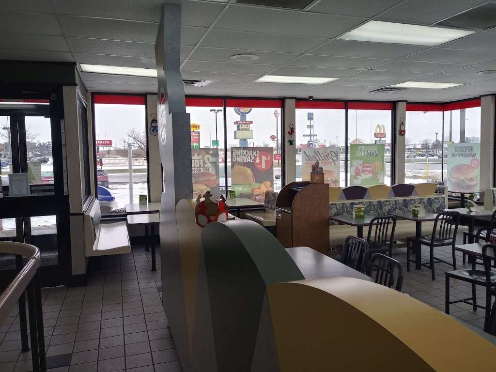 Burger King | 725 Highway 24 West, Gilman, IL 60938, USA | Phone: (815) 265-7740