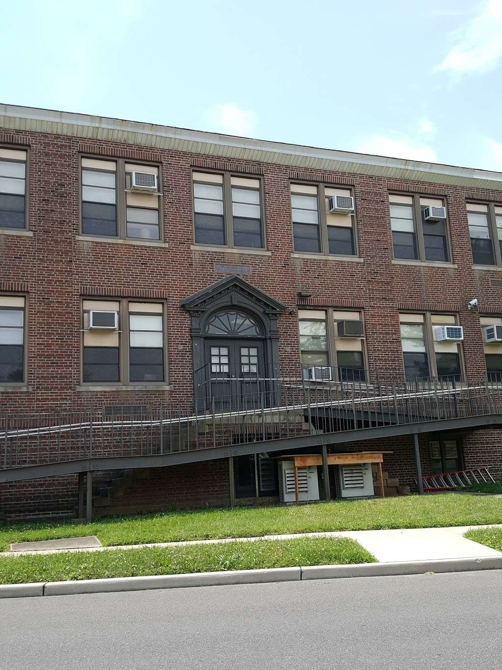 Hamilton Township School District - school  | Photo 1 of 3 | Address: 90 Park Ave, Trenton, NJ 08690, USA | Phone: (609) 631-4100