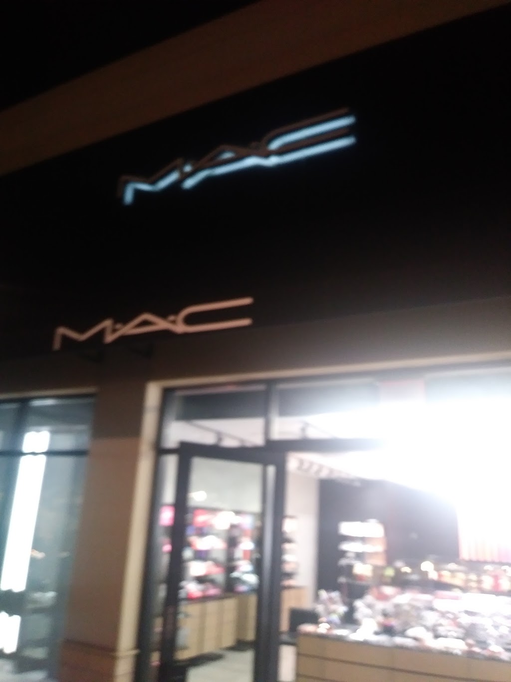 M·A·C Collections at Riverpark | 611 Town Center Dr space 2240, Oxnard, CA 93036 | Phone: (805) 278-4006