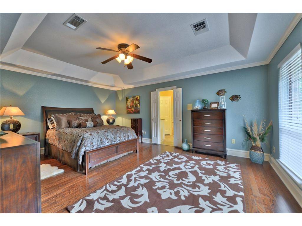 Top 2 Bottom Realty | 6410 St Leonard Dr, Arlington, TX 76001, USA | Phone: (817) 718-2202