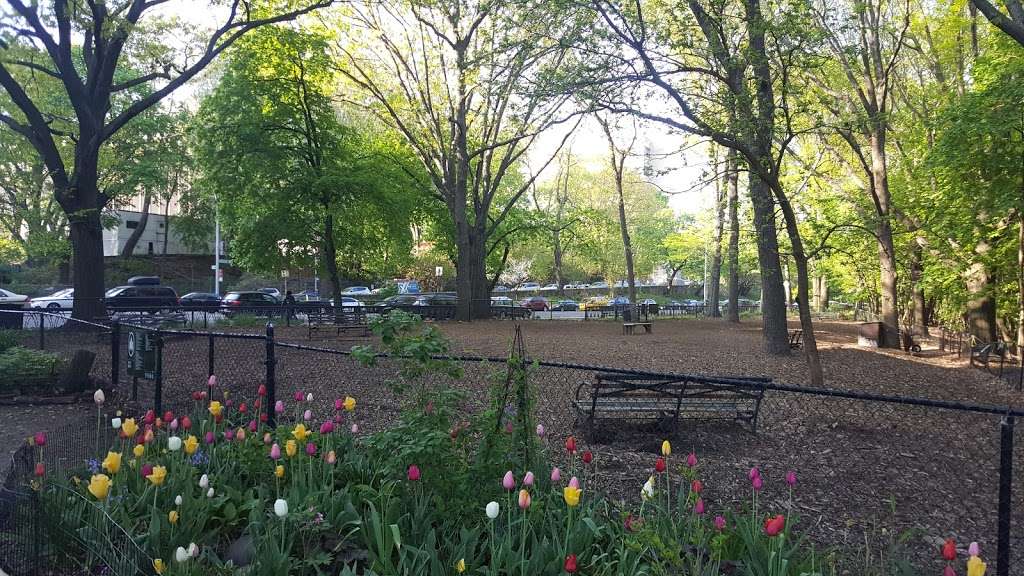 Fort Washington Park Dog Run | Fort Washington Park, 899 Riverside Dr, New York, NY 10032, USA | Phone: (212) 639-9675