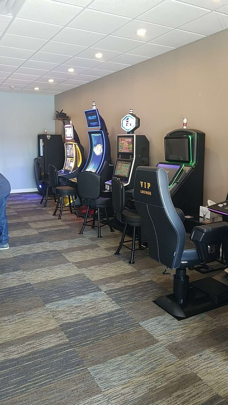 Julies Video Slots | 912 E Rollins Rd, Round Lake Beach, IL 60073, USA | Phone: (847) 865-0270