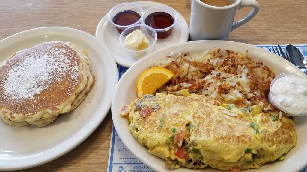 Dinos Restaurant | 2080 Niles Ave #400, St Joseph, MI 49085, USA | Phone: (269) 982-0229