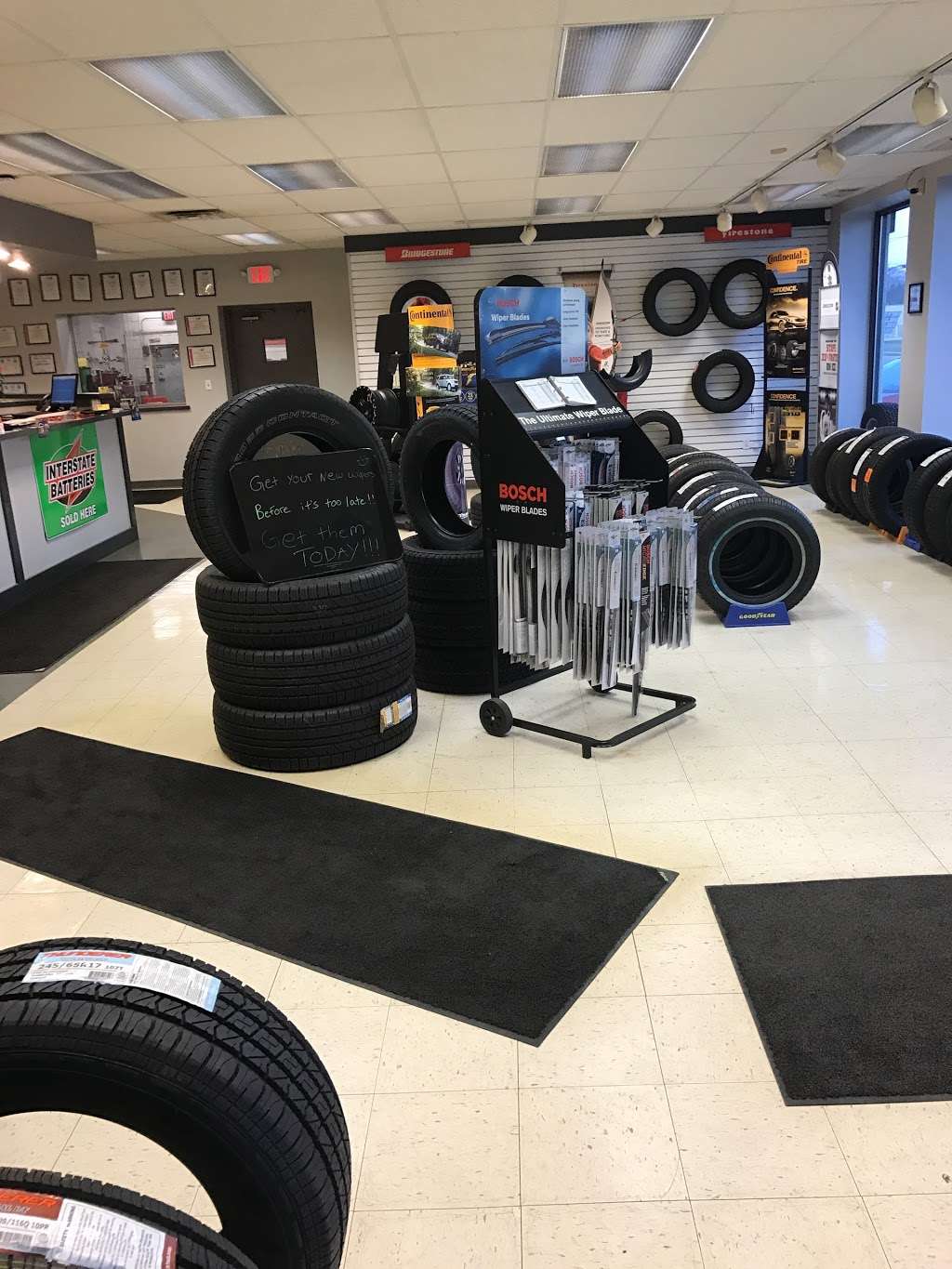 Lois Tire Shop | 916 Milwaukee Ave, Burlington, WI 53105 | Phone: (262) 763-6288