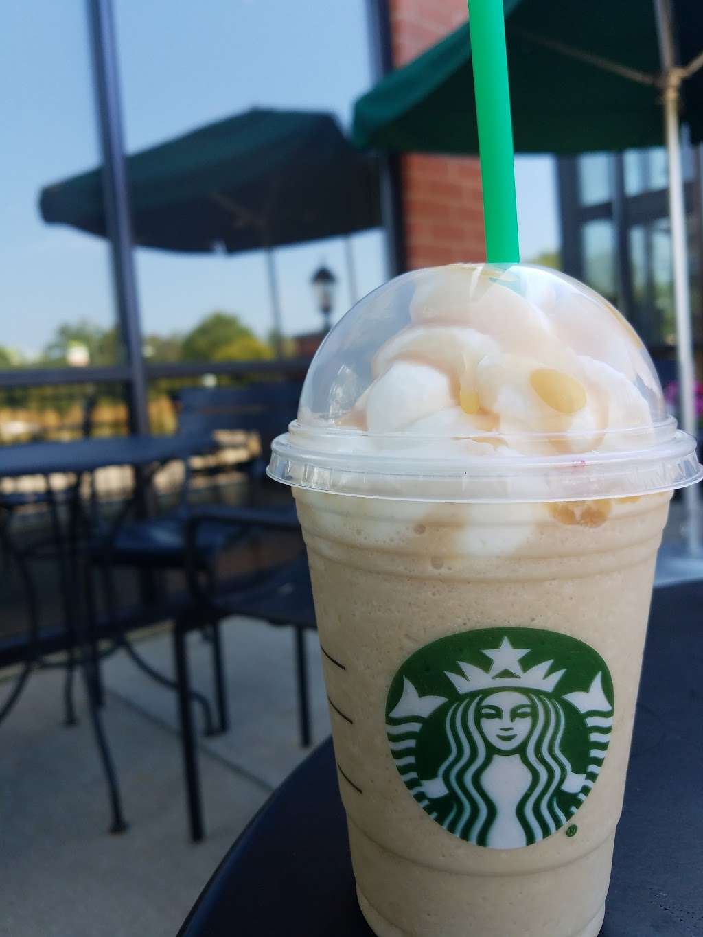 Starbucks | 950 Sheridan Rd, Highwood, IL 60040, USA | Phone: (847) 681-0344