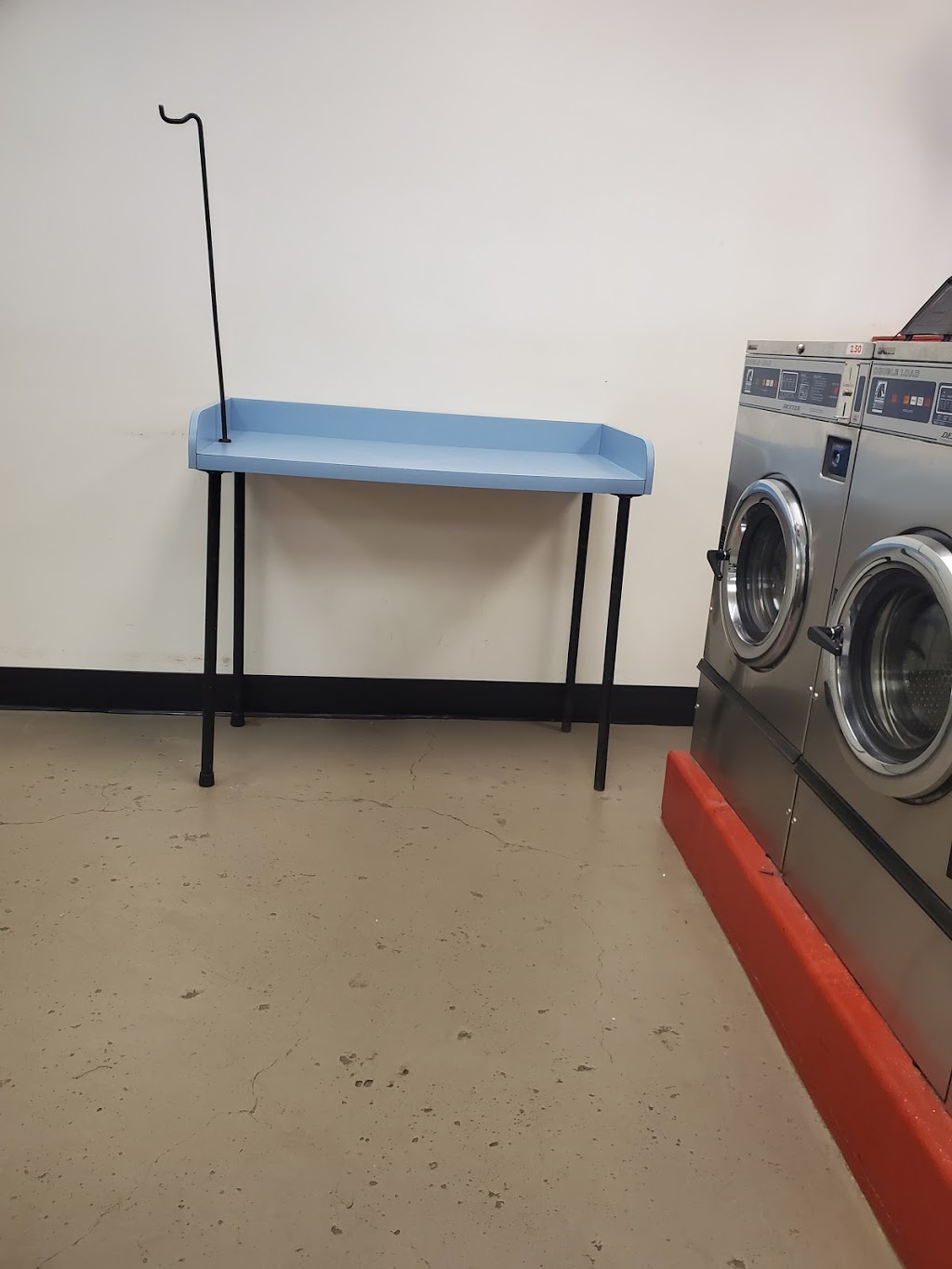 Coin Laundry | 2692 Westerville Rd, Columbus, OH 43224, USA | Phone: (614) 745-3414