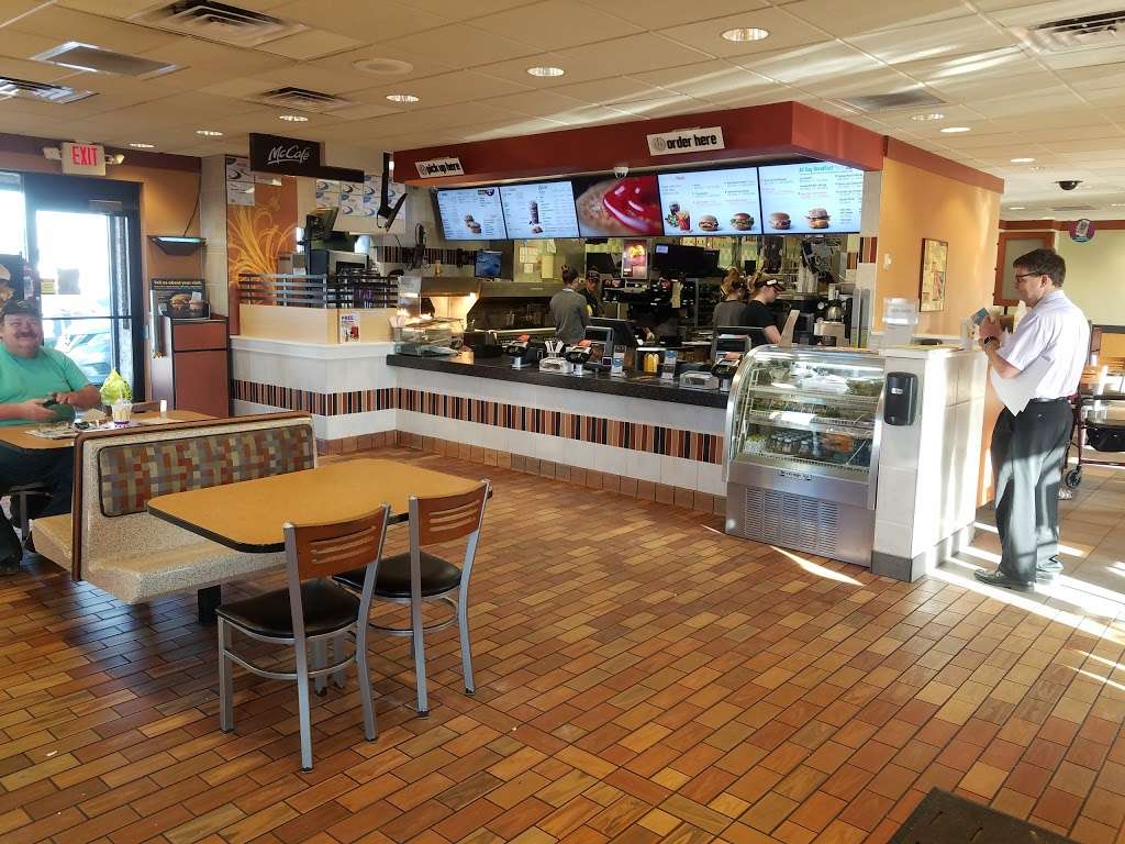 McDonalds | 301 Willow Valley Square, Lancaster, PA 17602, USA | Phone: (717) 464-5119