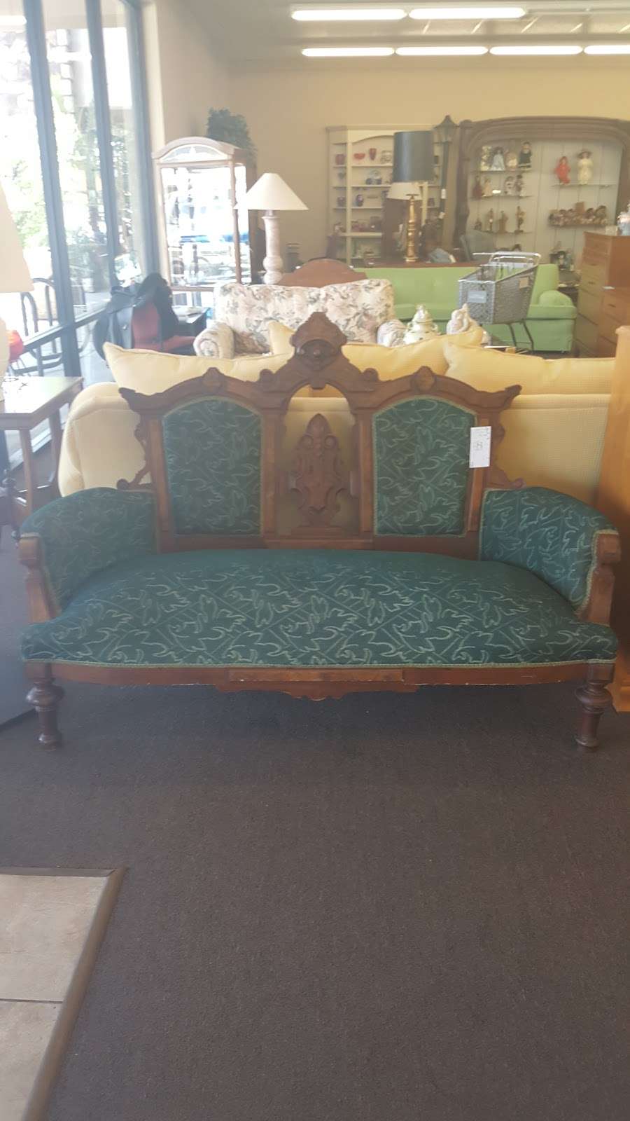 White Dove Thrift Shoppe | 1255 W Guadalupe Rd, Mesa, AZ 85210, USA | Phone: (480) 491-1361