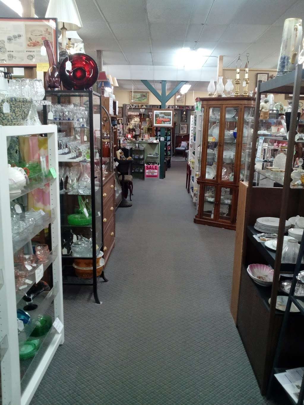 Manteno Antique Mall | 35 E 3rd St, Manteno, IL 60950, USA | Phone: (815) 468-0114