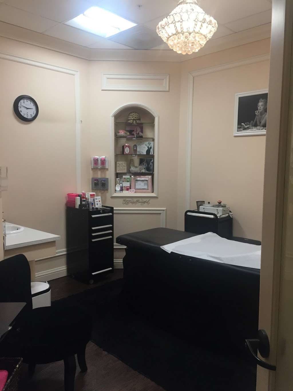 Smooth waxing salon | 29955 Technology Dr #103-4, Murrieta, CA 92563, USA | Phone: (951) 473-3773