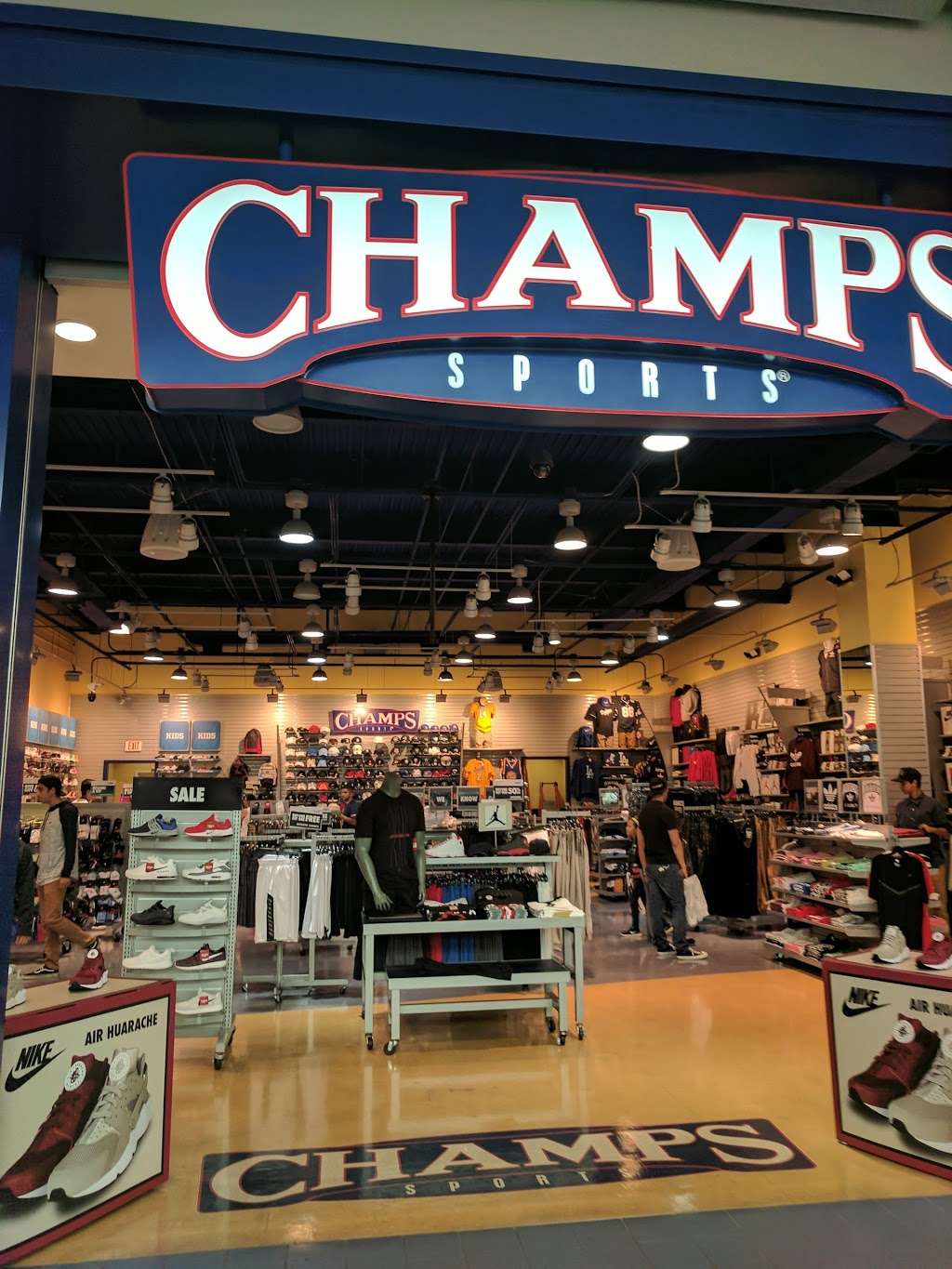 Champs Sports | 3301 E Main St Ste 2361, Ventura, CA 93003, USA | Phone: (805) 339-0367