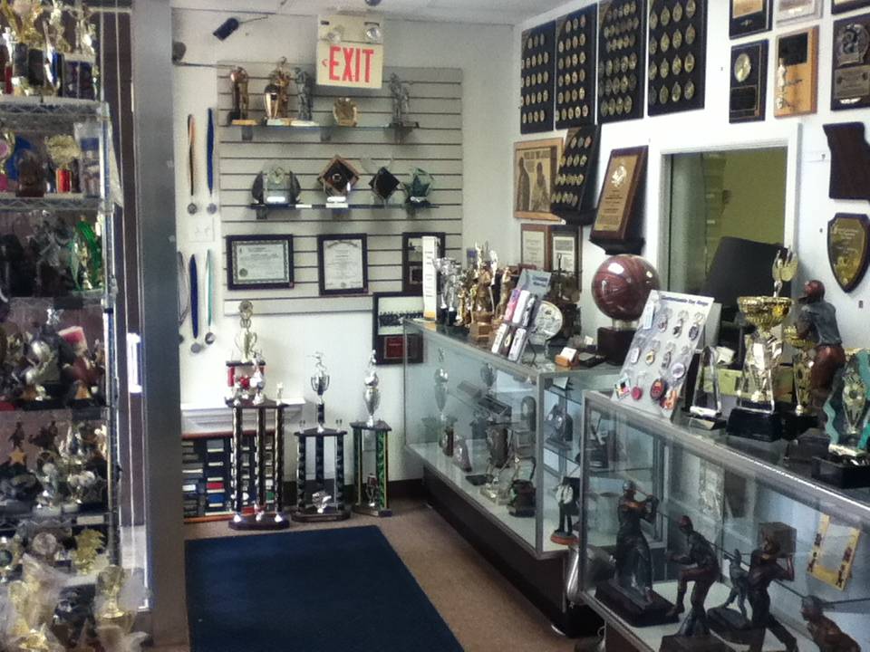 Eds Trophies Plaque & Awards | 7516 Florissant Rd, St. Louis, MO 63121, USA | Phone: (314) 383-7555