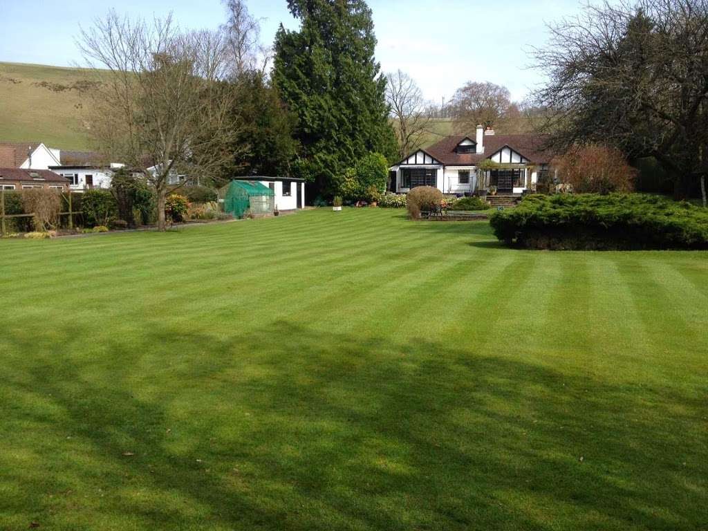 TruGreen Epsom | The Cottage, Pilgrims Way, Westhumble, Dorking RH5 6AW, UK | Phone: 01306 644886