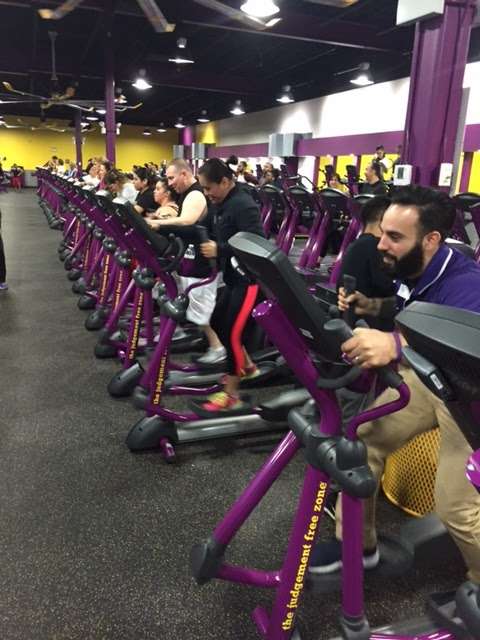 Planet Fitness | 6850 McCormick Blvd, Lincolnwood, IL 60712, USA | Phone: (847) 329-1010