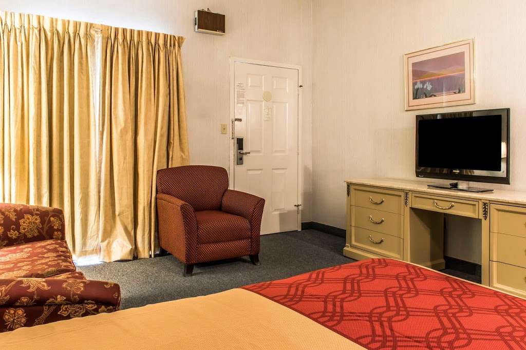 Econo Lodge Inn & Suites near Split Rock and Harmony Lake | 981 PA-940, White Haven, PA 18661 | Phone: (570) 443-0391
