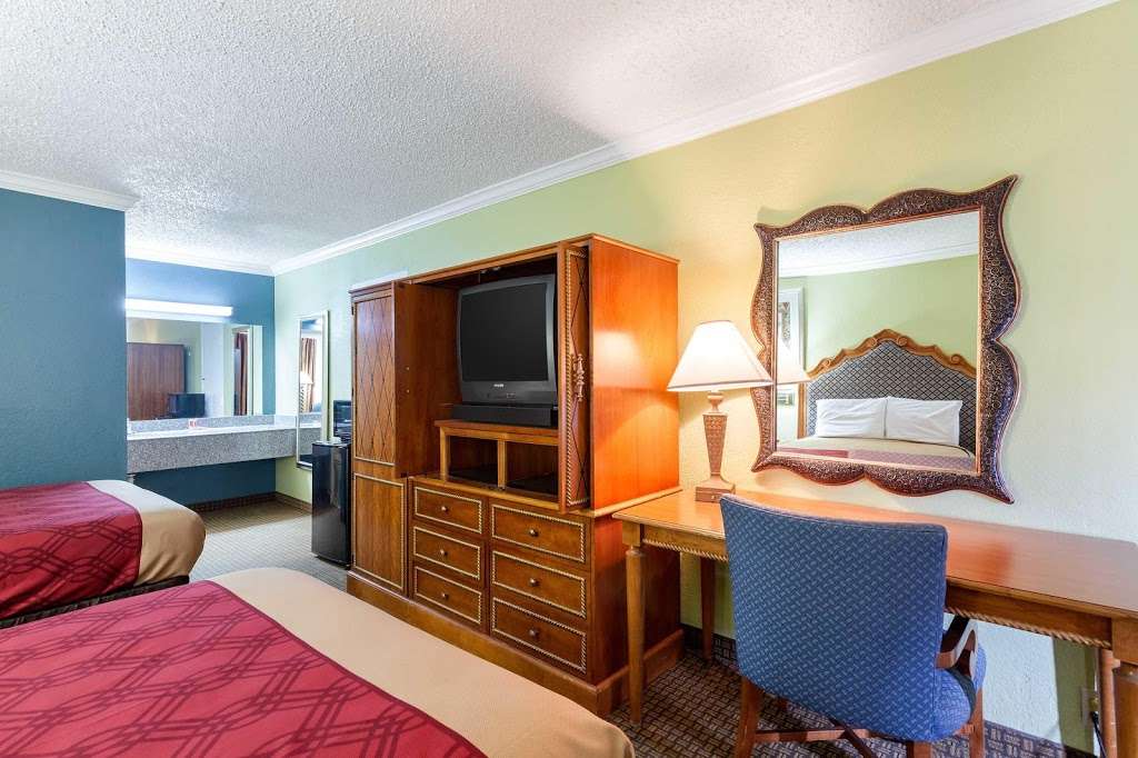 Econo Lodge | 1601 Interstate 45 S, Conroe, TX 77301, USA | Phone: (936) 756-8941