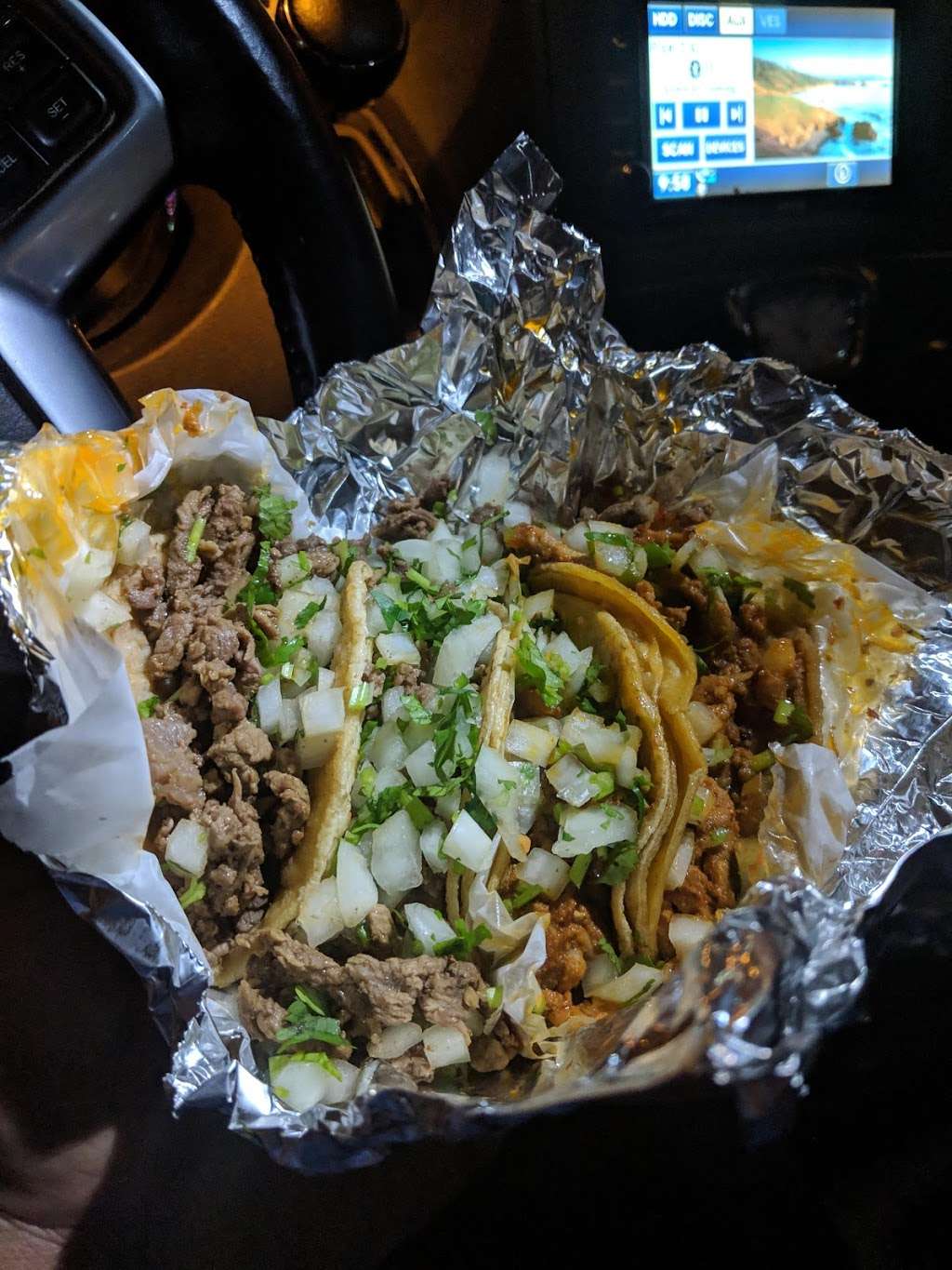 Tacos El Guero | 1924, 6100 St John Ave, Kansas City, MO 64123 | Phone: (816) 863-3475