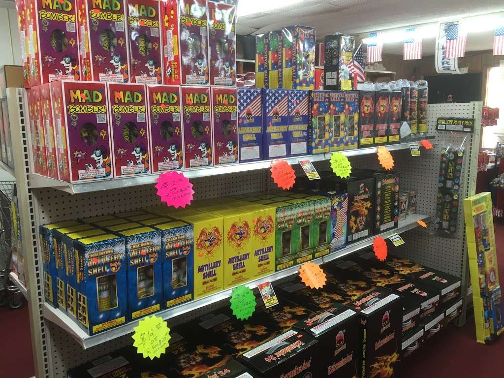 Brads Liquor, Convenience & Fireworks Store | 1140 State Hwy 55 E, Clover, SC 29710 | Phone: (803) 222-7575