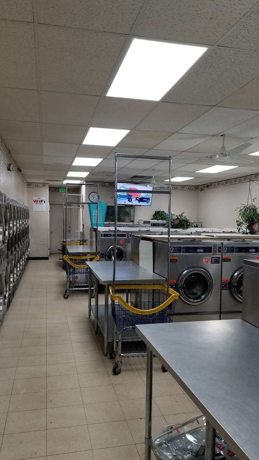 Fairway Laundromat | 10890 E Dartmouth Ave a, Aurora, CO 80014 | Phone: (303) 750-0040